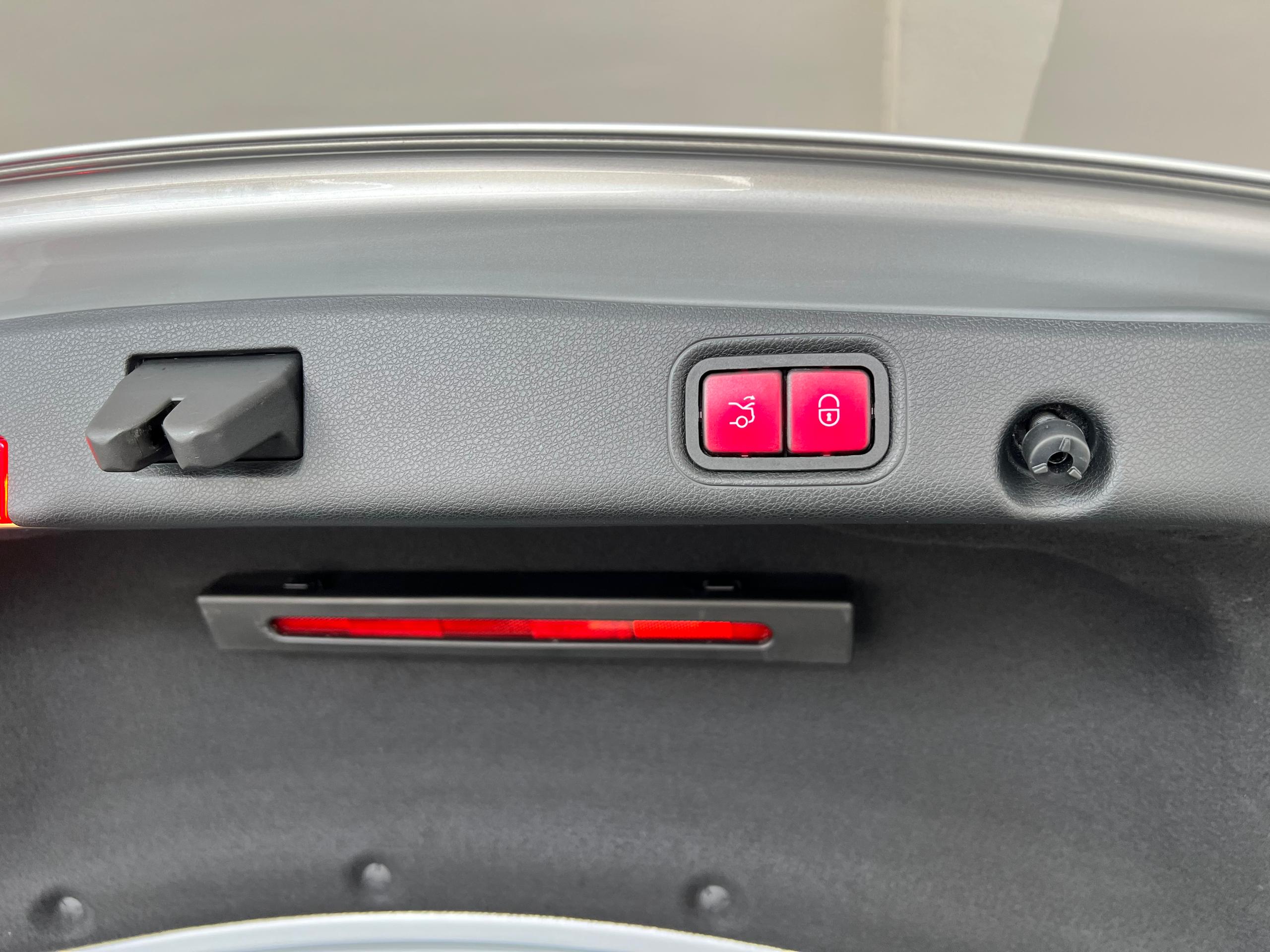 Mercedes Benz E200-9