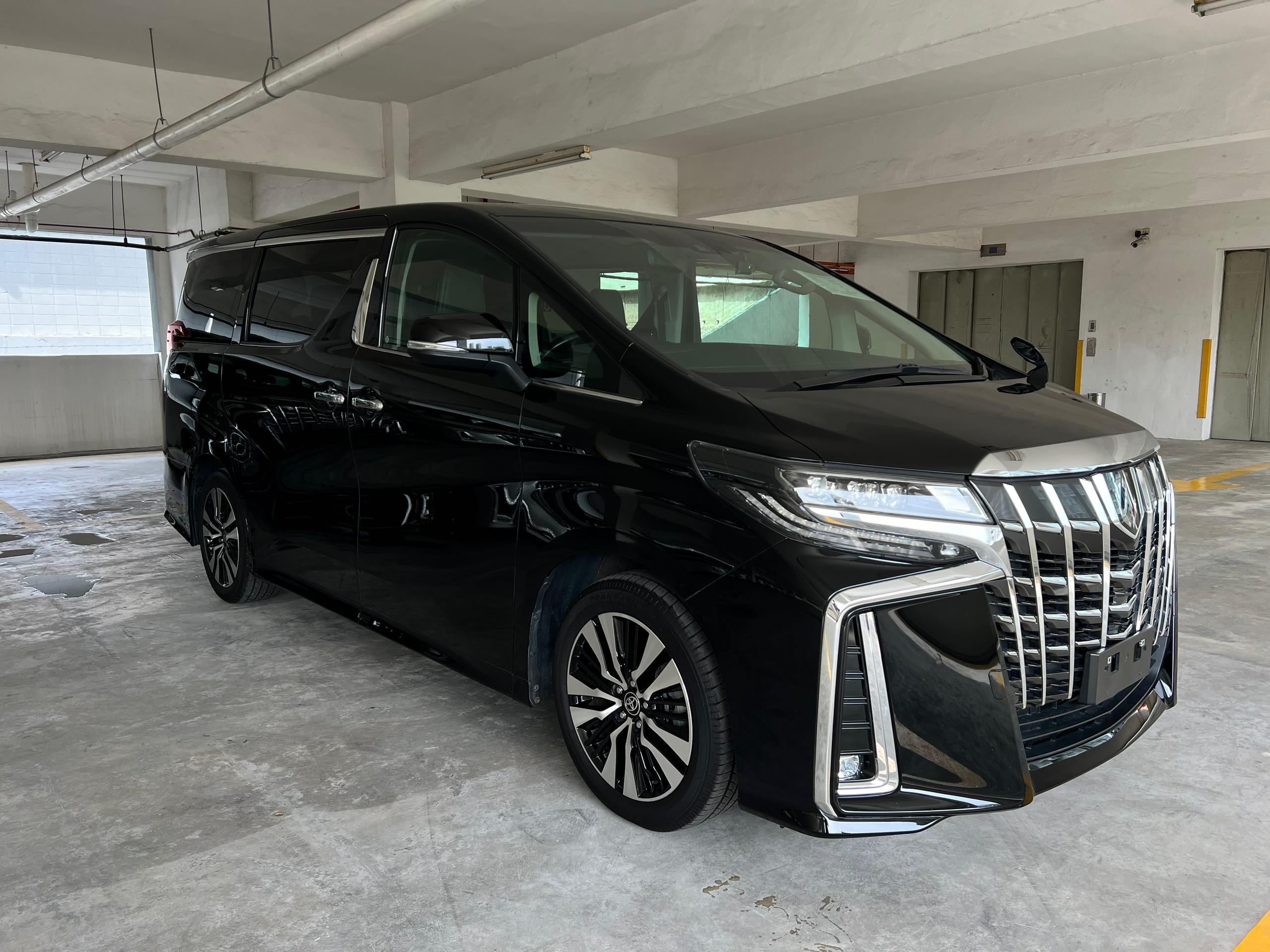 Toyota Alphard 2.5 SC black1