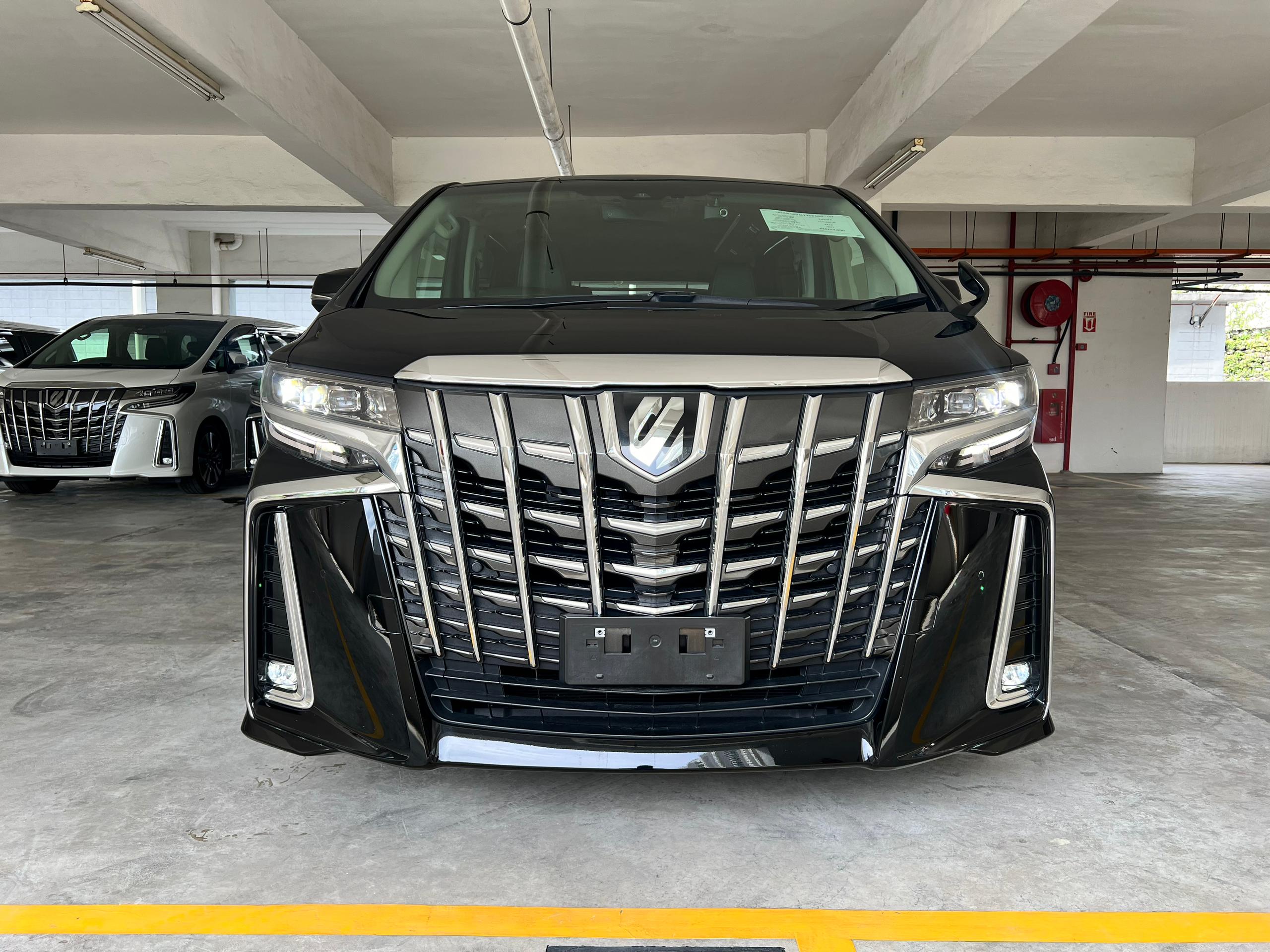 Toyota Alphard 2.5 SC black14