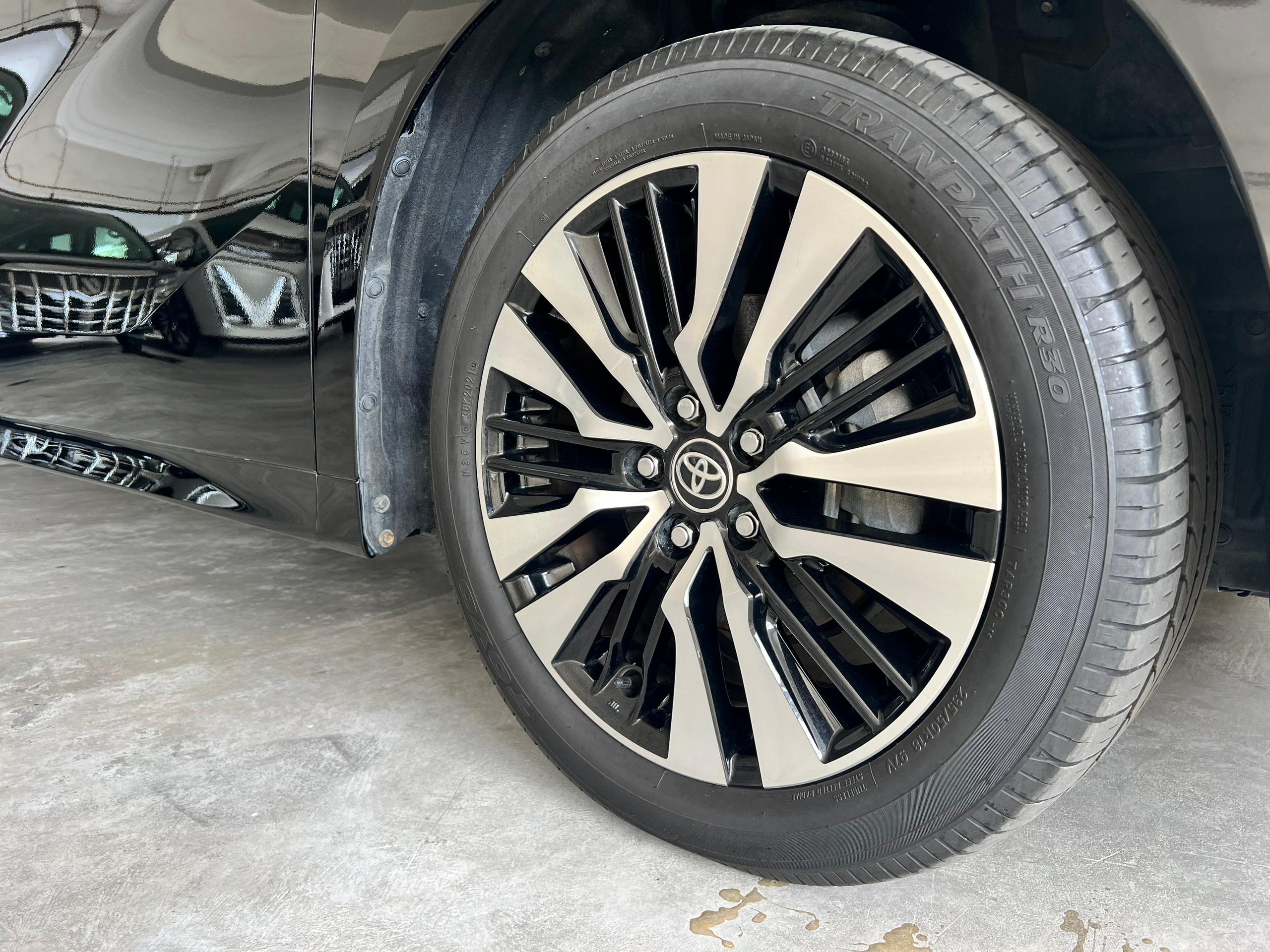 Toyota Alphard 2.5 SC black15