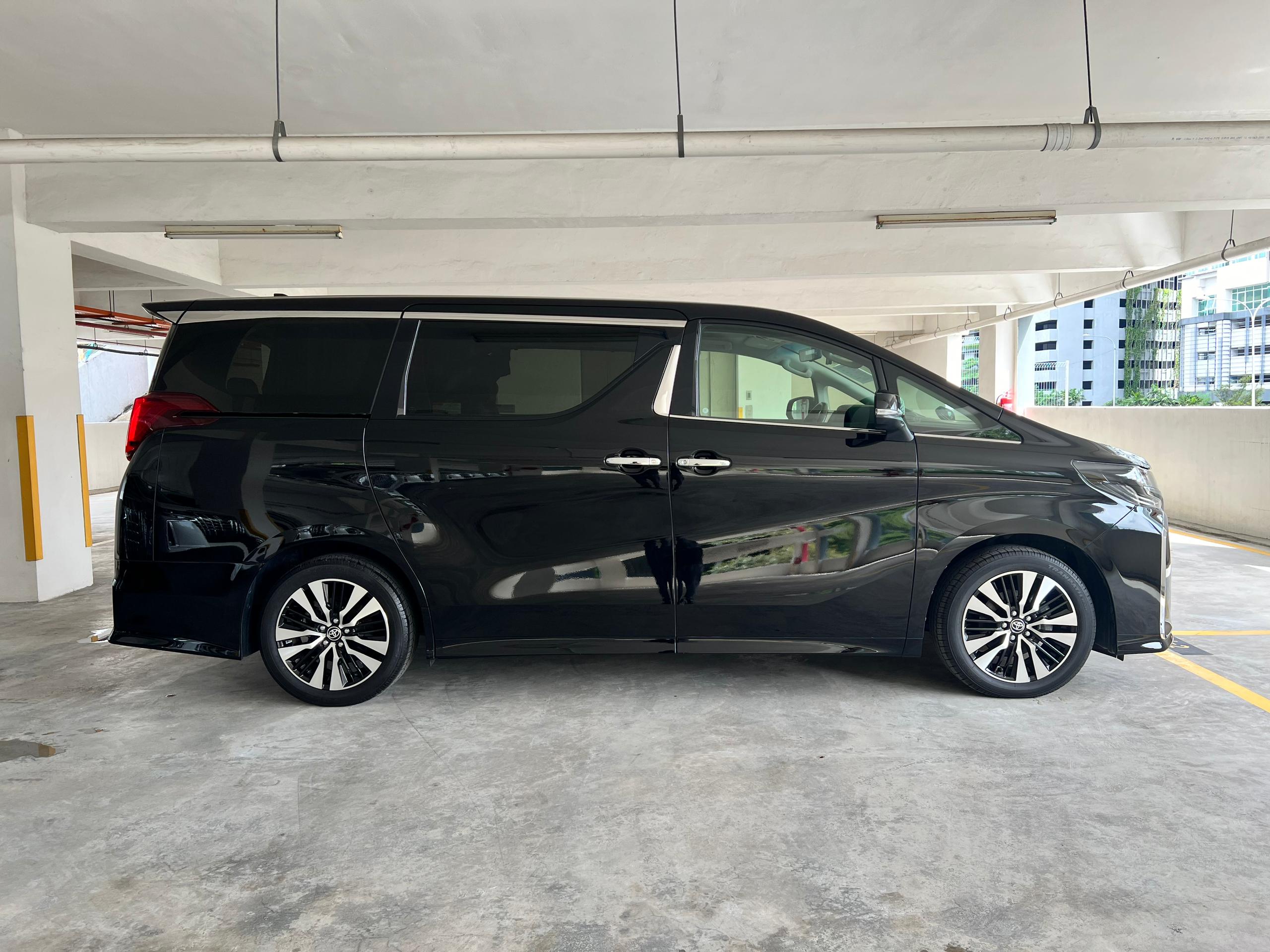 Toyota Alphard 2.5 SC black16