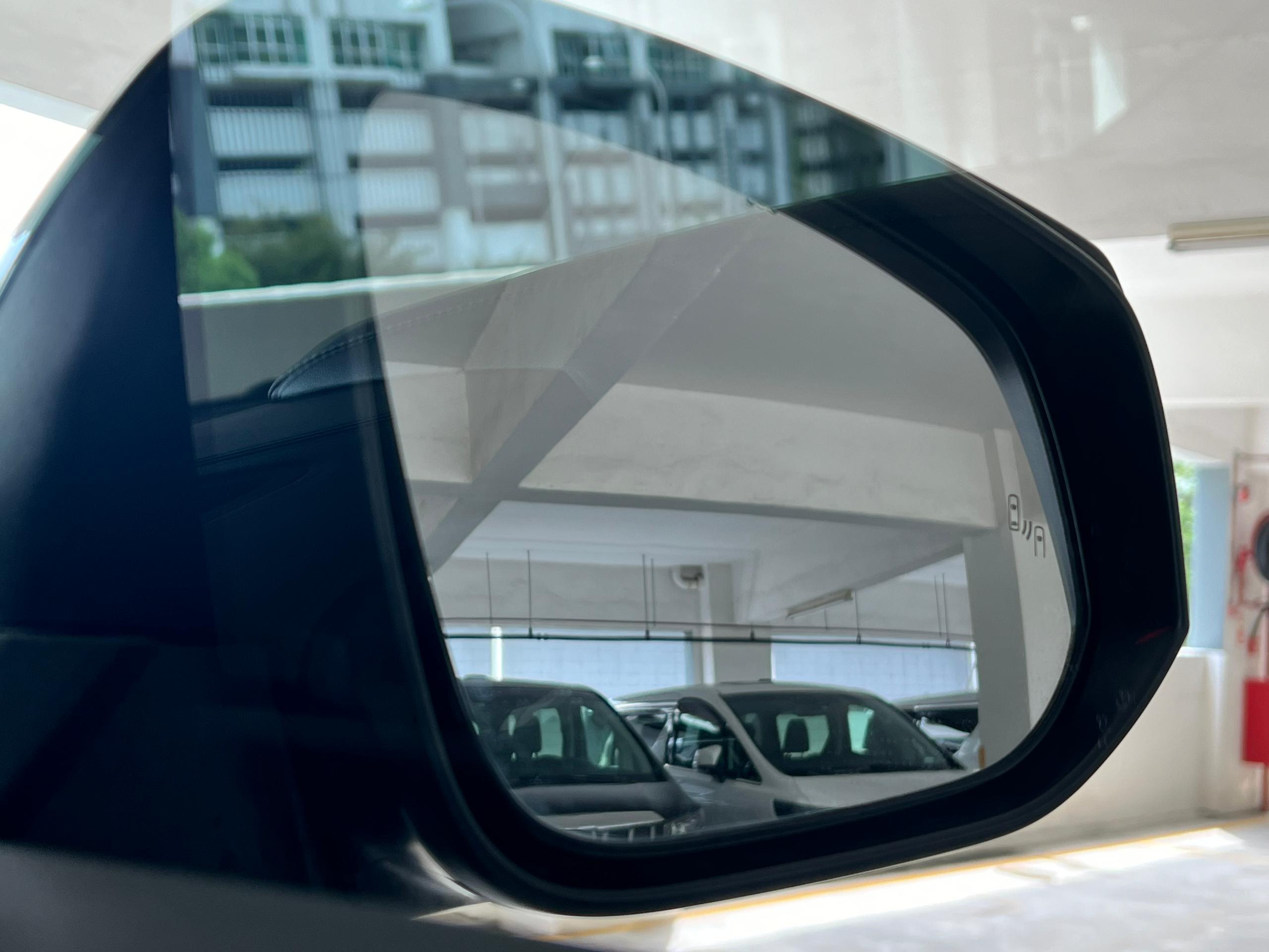 Toyota Alphard 2.5 SC black25