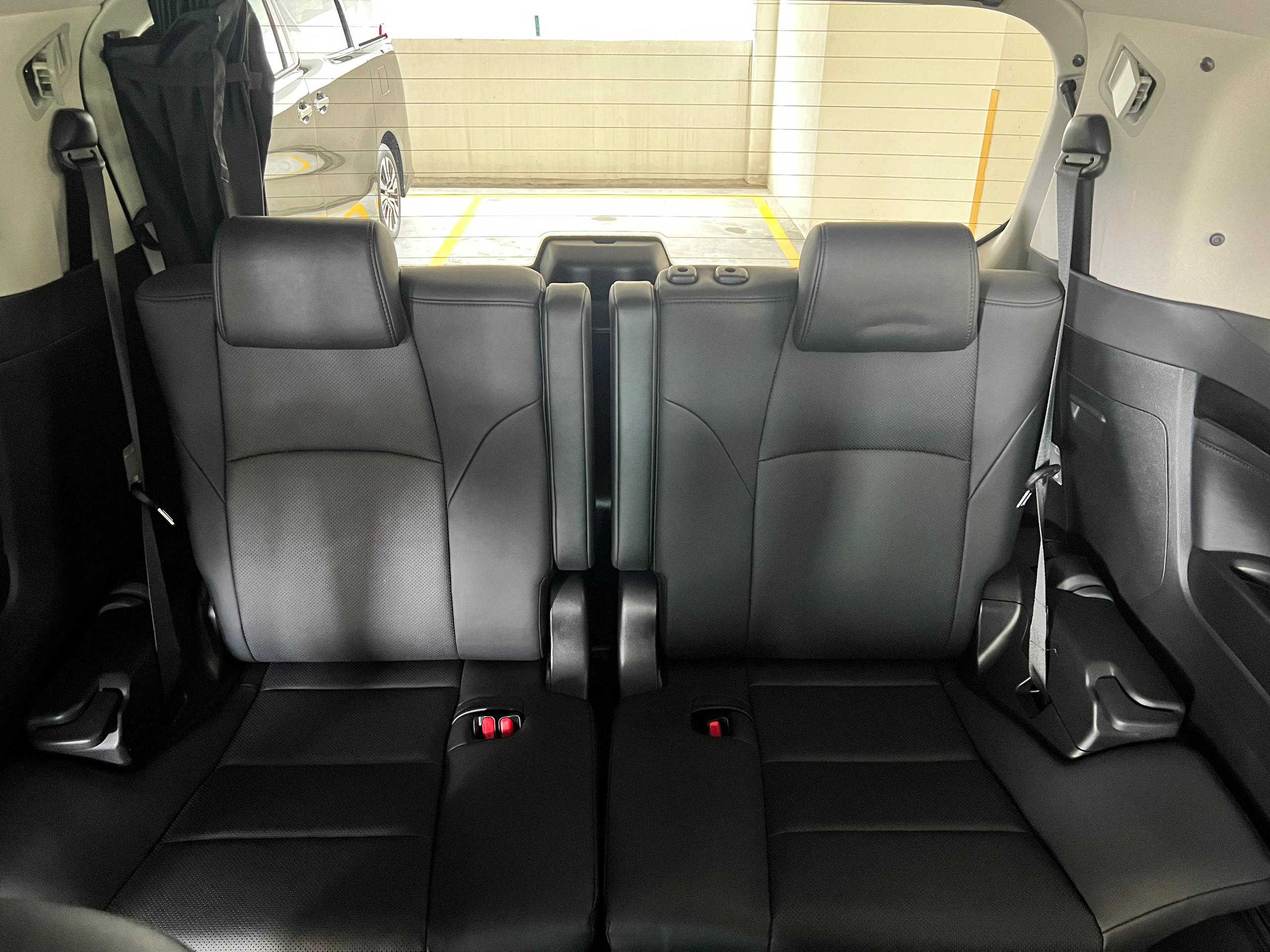 Toyota Alphard 2.5 SC black3