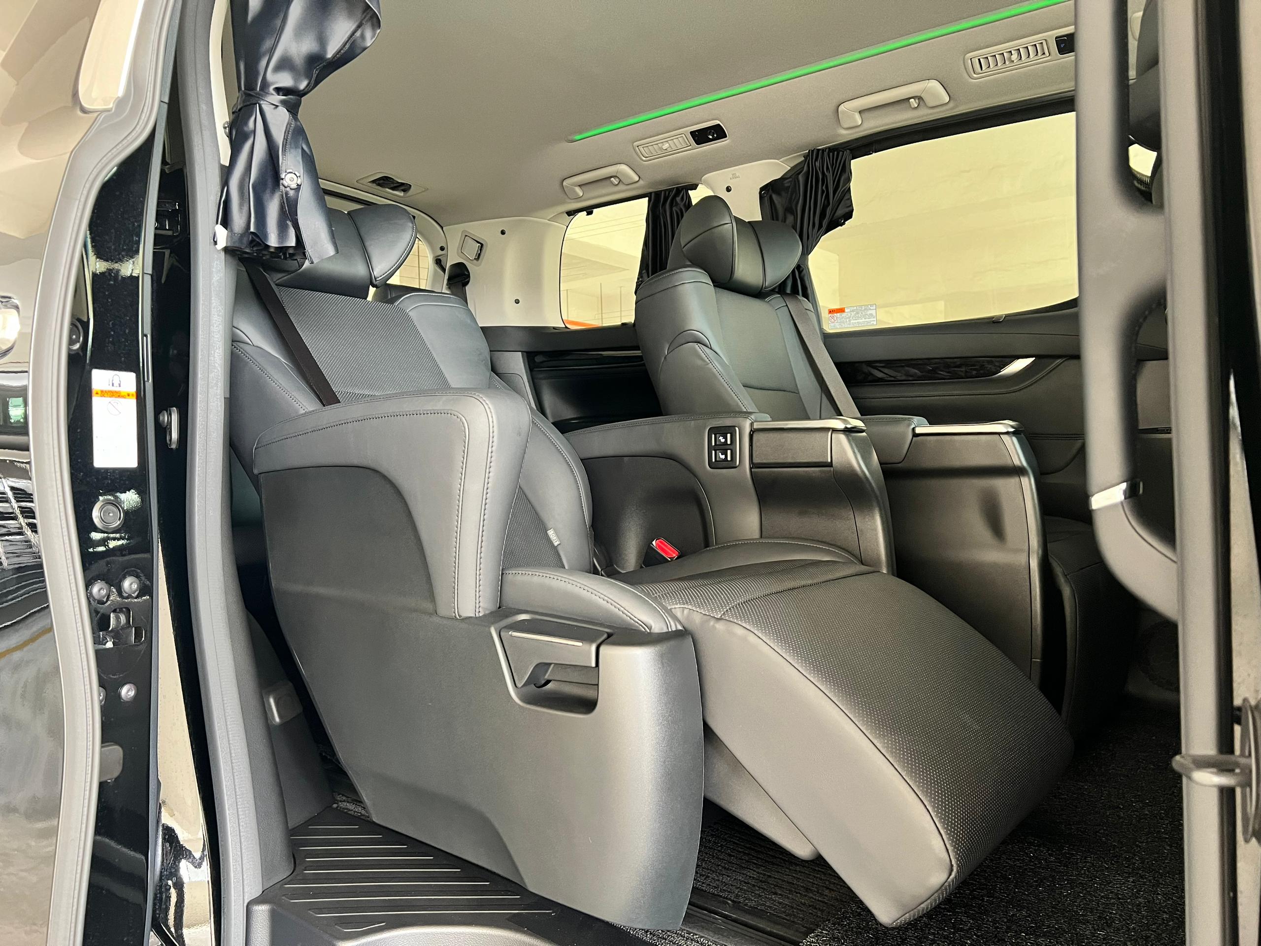 Toyota Alphard 2.5 SC black8