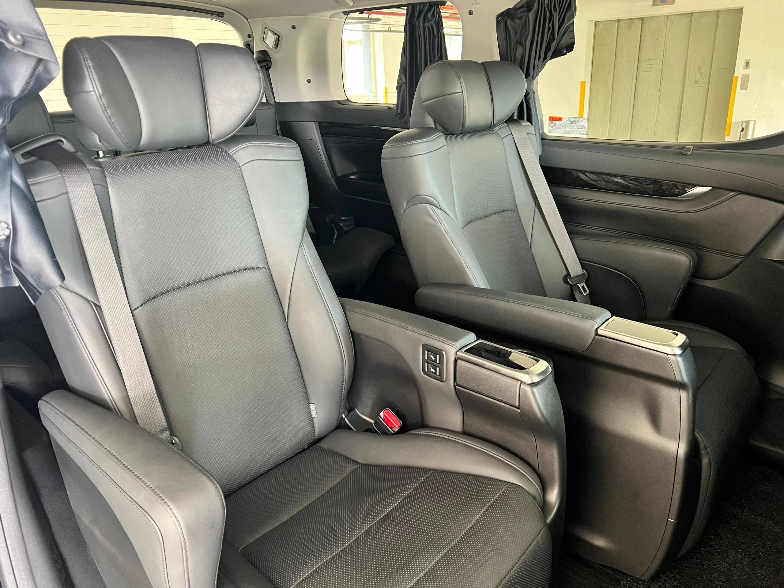 Toyota Alphard 2.5 SC black9